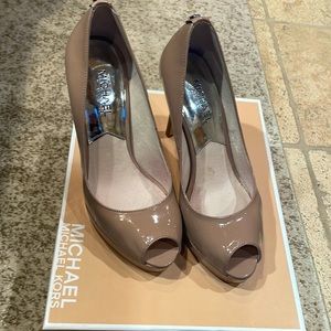 MICHAEL Michael Kors Patent Taupe Open Toe Platform Pump, Size 6